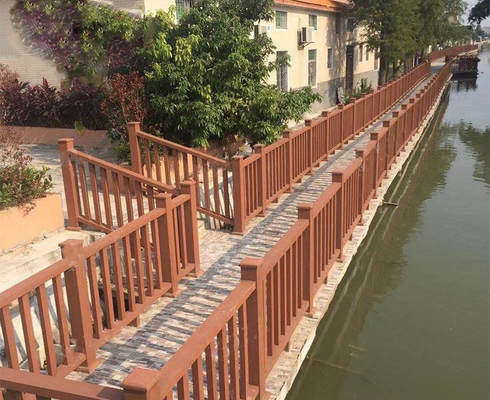 Tablero interior compuesto Tan Protective Railing For Riverside de Panel Wood Plastic de la cerca incombustible de WPC los 200x120cm