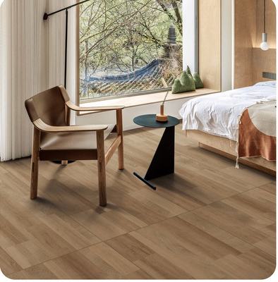 Los azulejos a prueba de agua y antiderrapante de la pared exterior de madera de aspecto azulejos de porcelana 600x1200mm para el apartamento