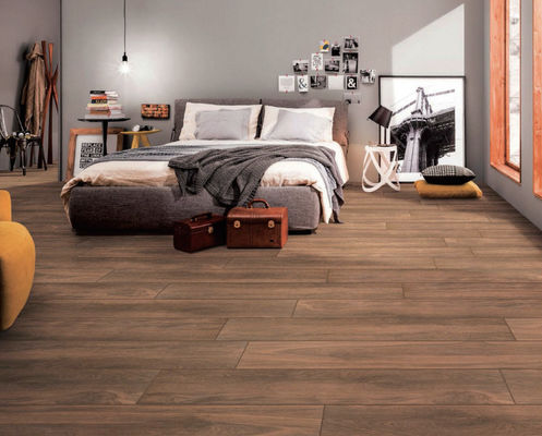 tejas de madera Brown oscuro los 0.95cm de cerámica de la porcelana de Mildewproof de la anchura de los 20cm