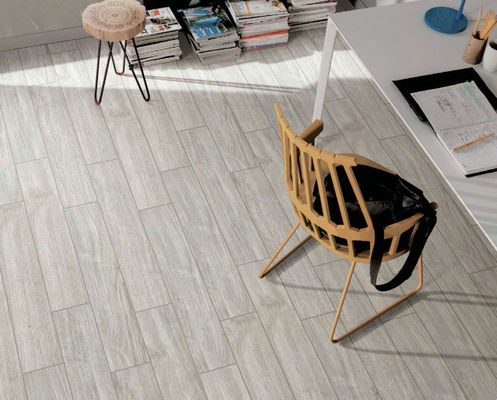 Grano de madera 150x900m m gris claro de las tejas de la porcelana de la anchura a prueba de polvo de 600m m