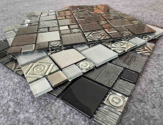 Las tejas de mosaico decorativas pulidas de la hoja los 30X30cm ajustan el cristal claro 1.36kgs de la mezcla del metal