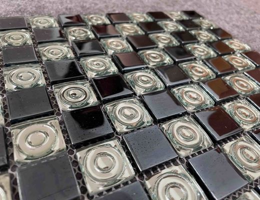 La baldosa blanca negra pulida iridiscente, 1.36kgs que electrochapaba recicló las tejas de mosaico de cristal