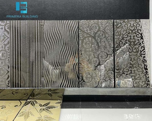 la baldosa cerámica 3D de 300x600m m pulió esmaltado con la línea decoración del oro de la pared